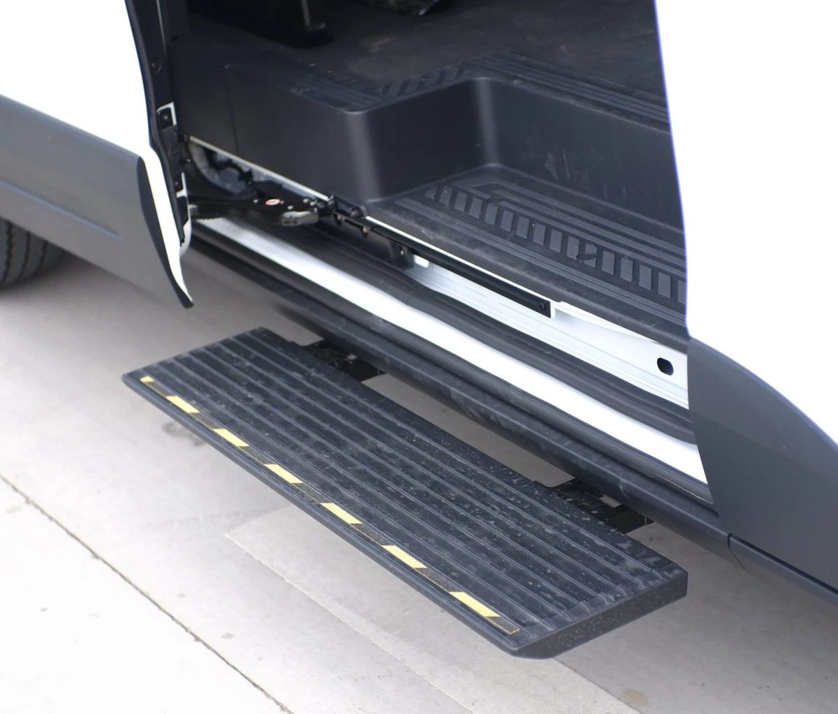 ford-transit-premium-18-cho