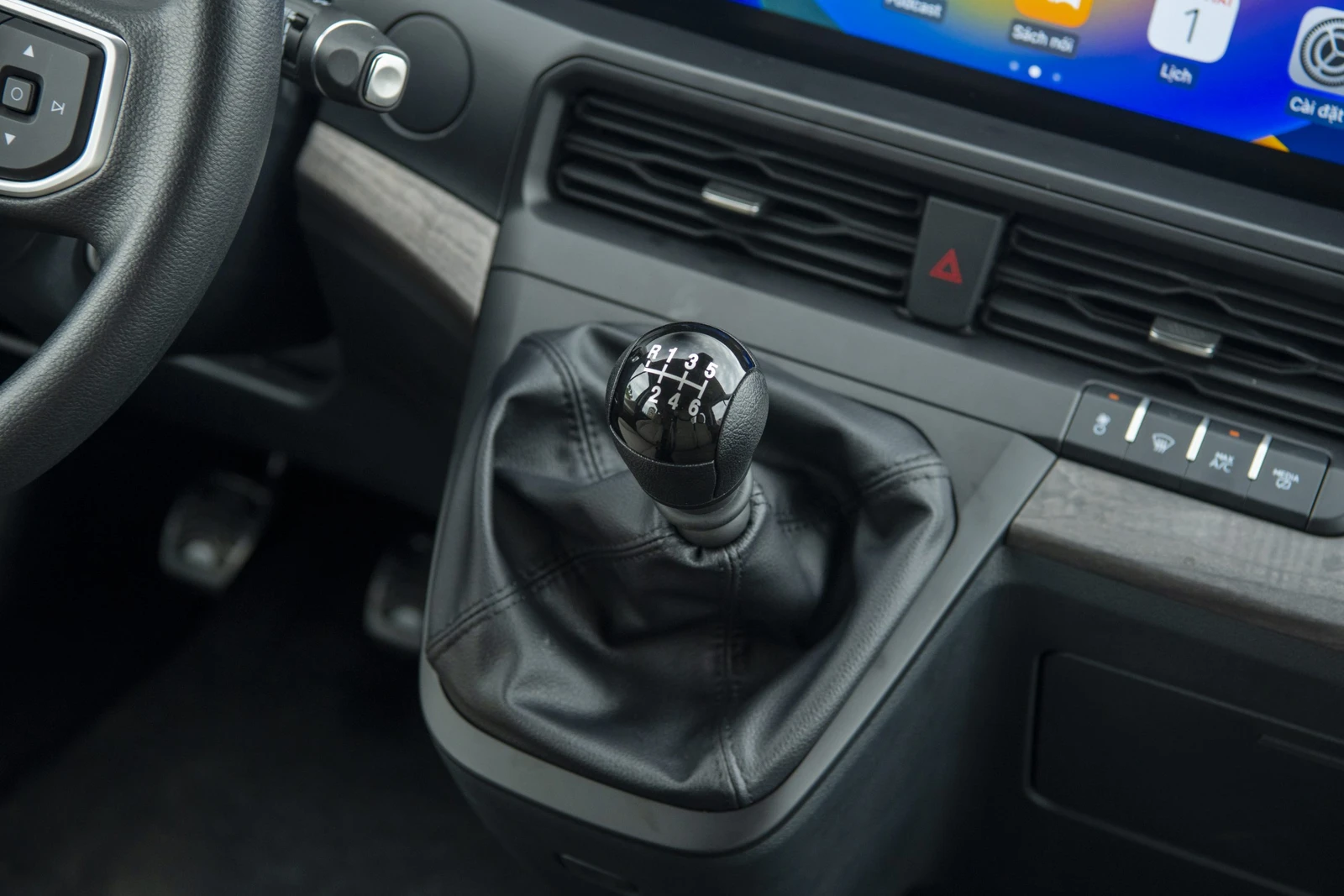 ford-transit-trend-16-cho