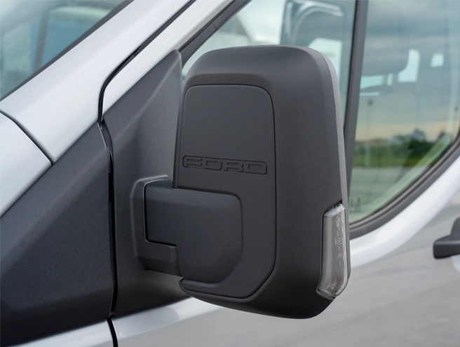 ford-transit-premium-18-cho