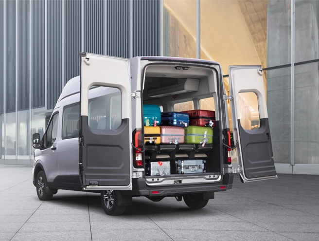 ford-transit-premium-18-cho