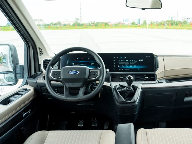 ford-transit-premium-18-cho