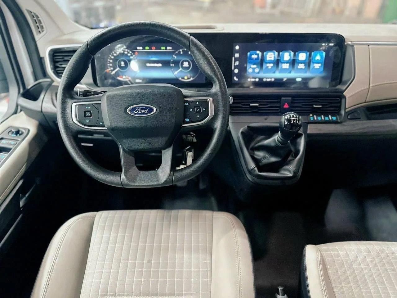 ford-ttransit-premium-16-cho