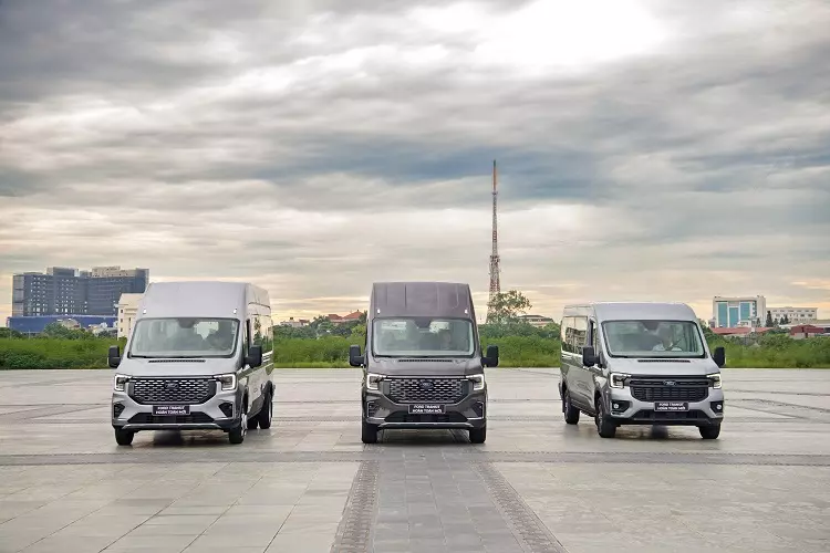 ford-transit-premium-18-cho