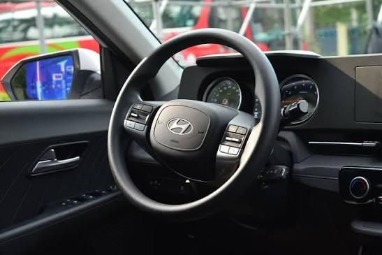 hyundai-accent-1-5-mt
