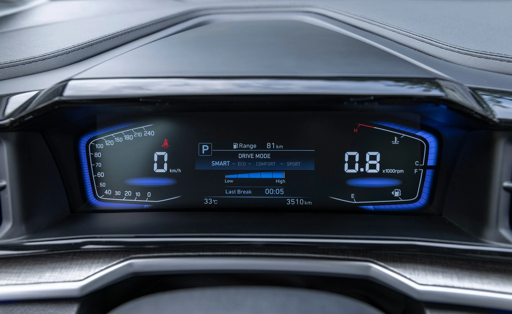 hyundai-custin-1-5-turbo-tieu-chuan