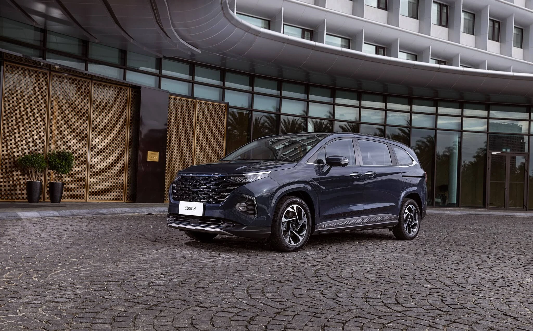 hyundai-custin-1-5-turbo-tieu-chuan