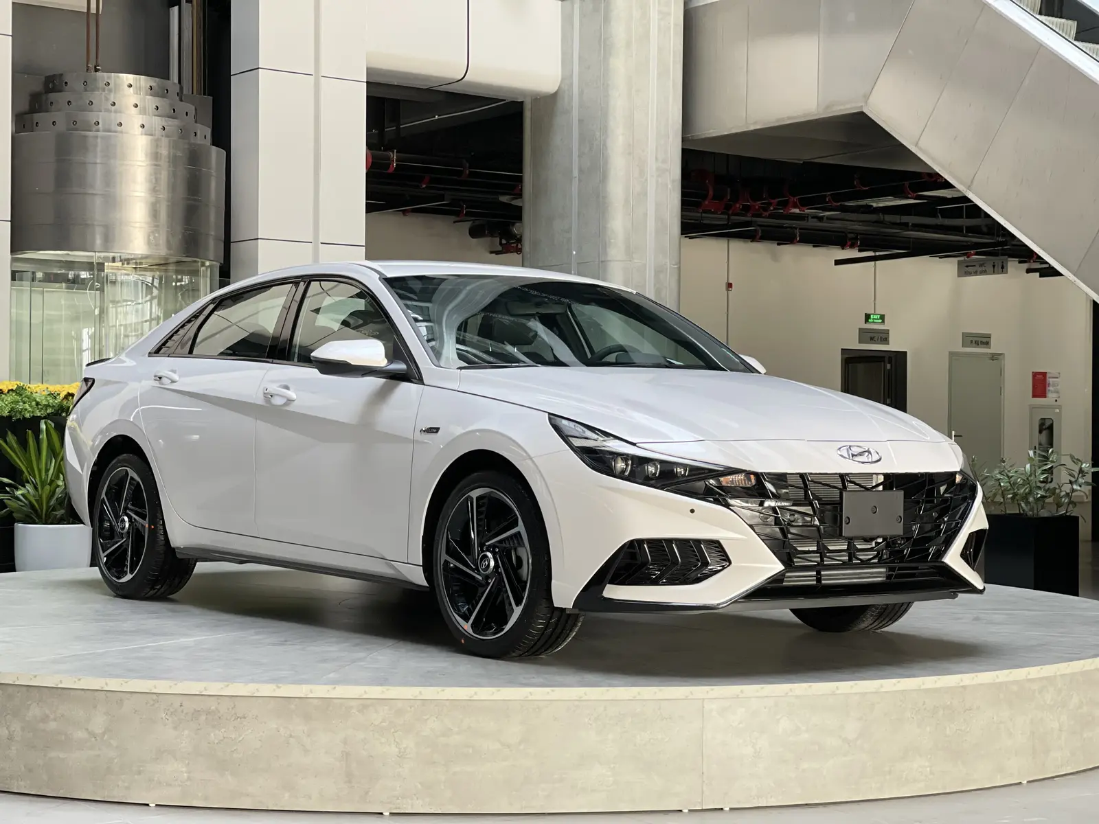 hyundai-elantra-1-6-at-dac-biet