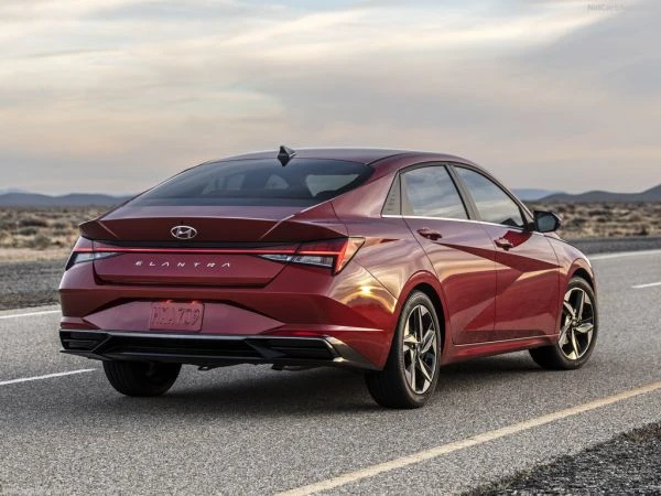 hyundai-elantra-1-6-at-dac-biet