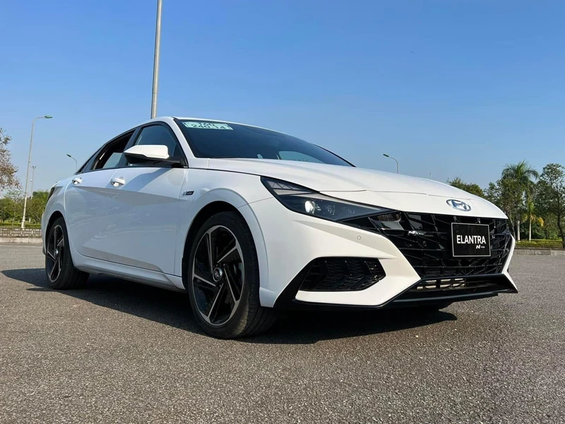 hyundai-elantra-1-6-at-dac-biet