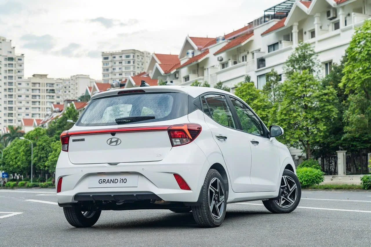 hyundai-grand-i10-hatchback-1-2-at-ban-du