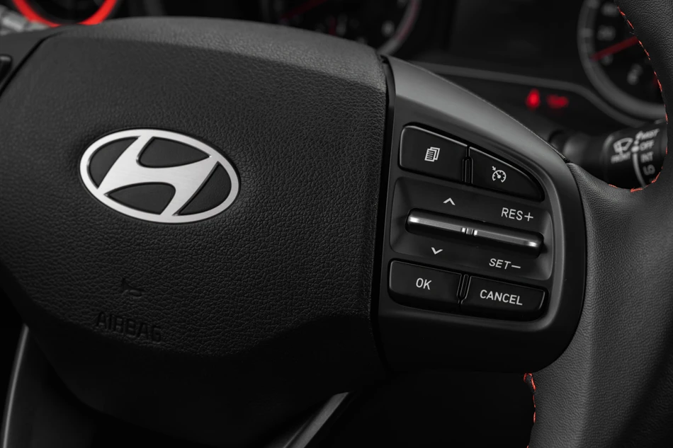 hyundai-grand-i10-hatchback-1-2-at-tieu-chuan