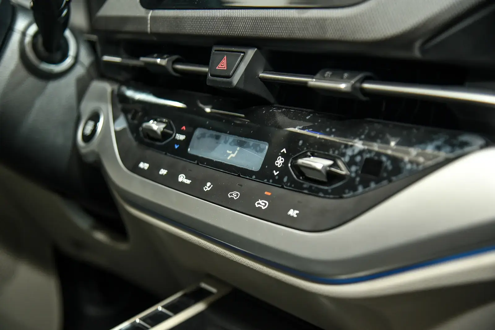 kia-carens-1-5g-deluxe