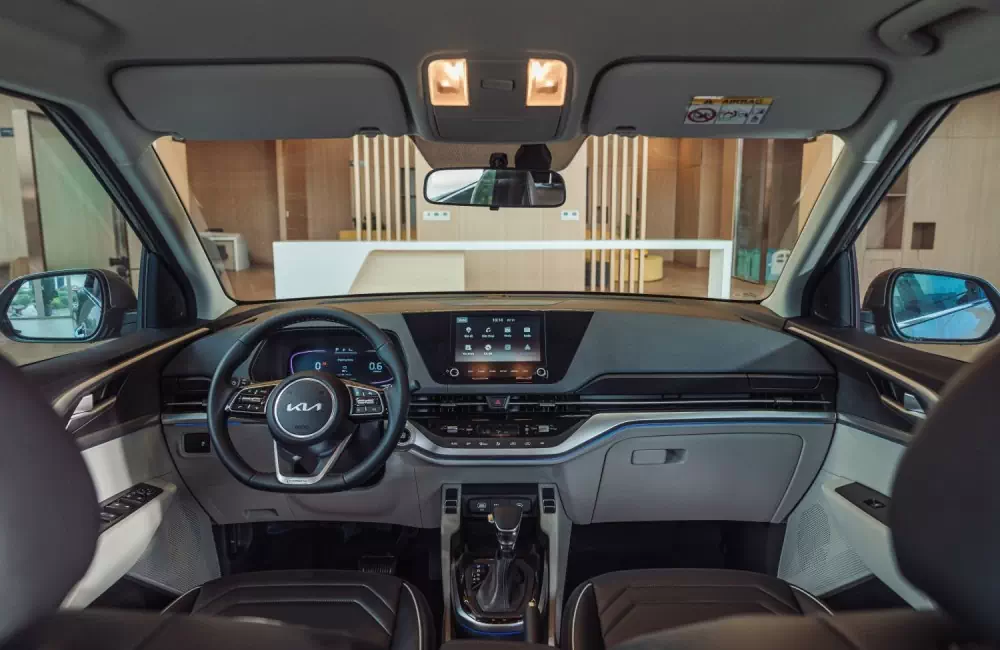 kia-carens-1-5g-deluxe