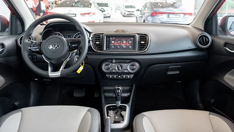 kia-soluto-mt