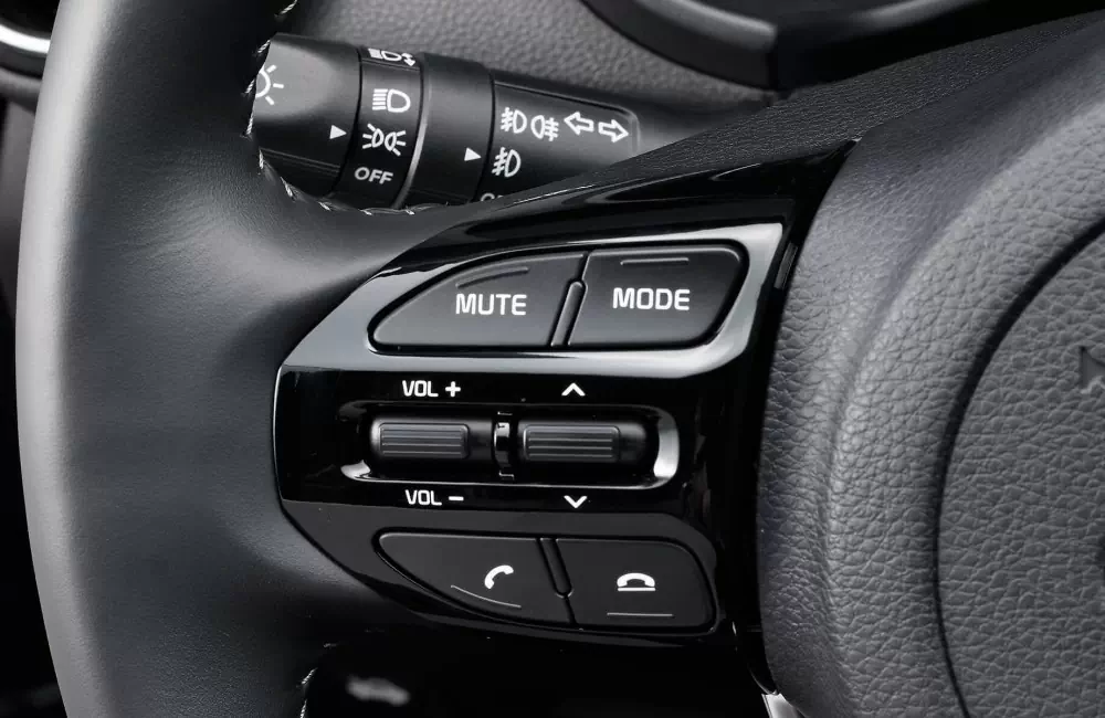 kia-soluto-mt