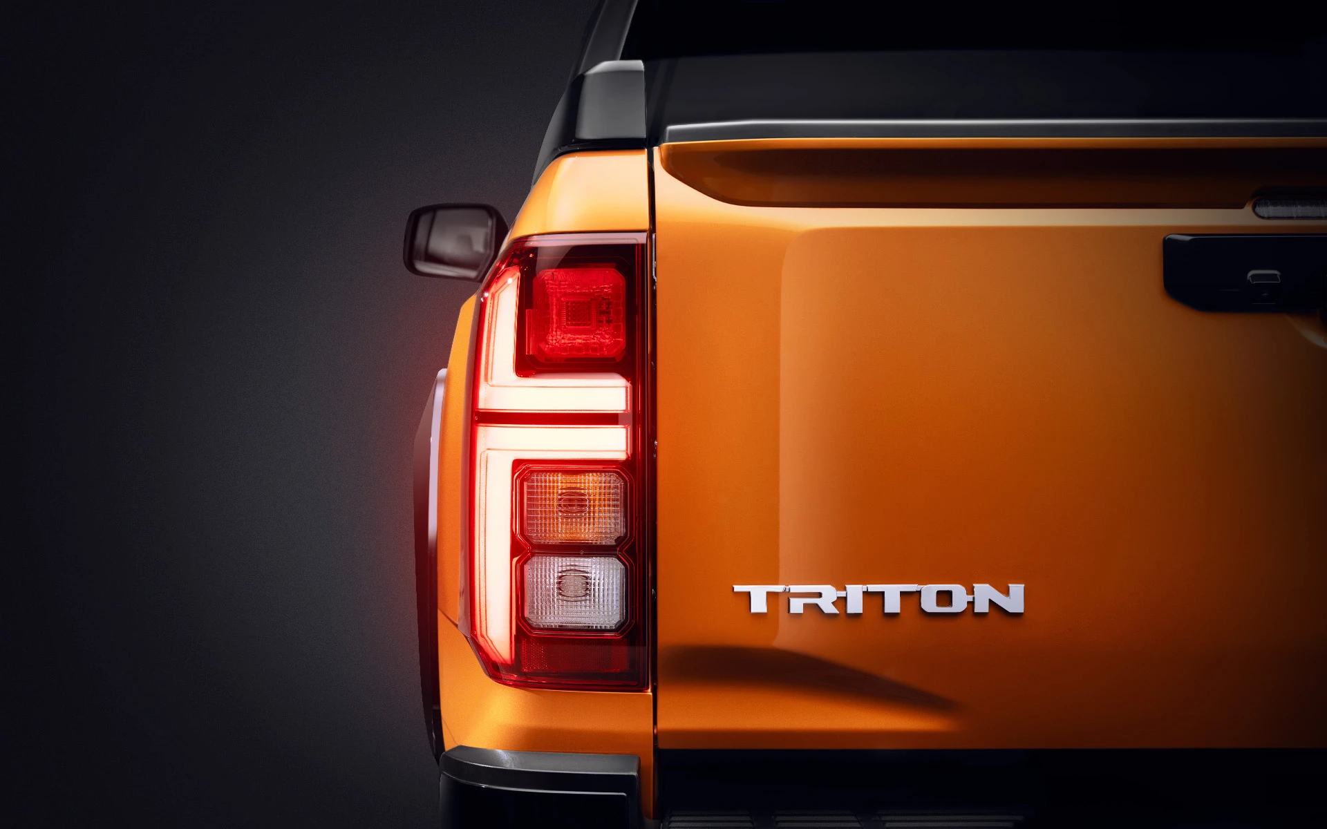 mitsubishi-triton-4wd-at-premium-new