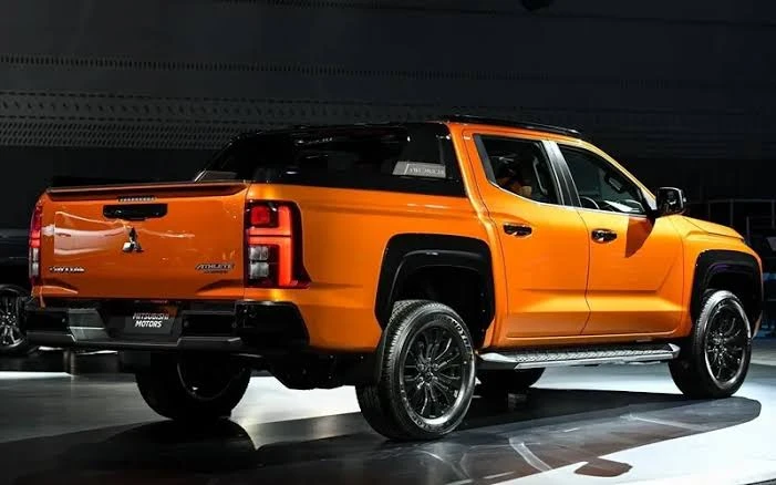 mitsubishi-triton-2wd-at-glx