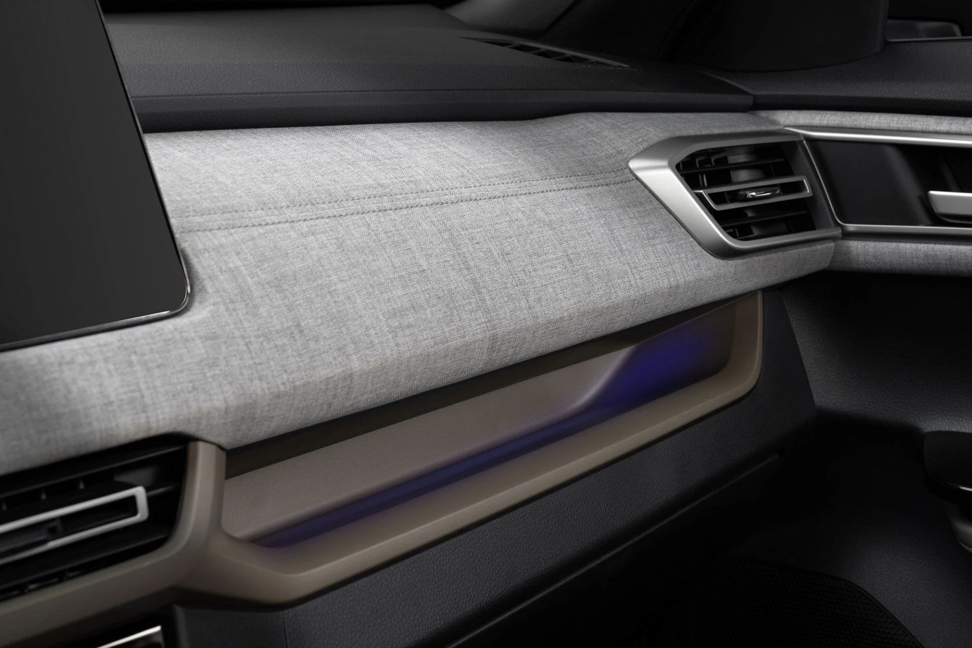 mitsubishi-xforce-luxury