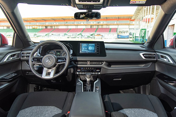 mitsubishi-xforce-glx