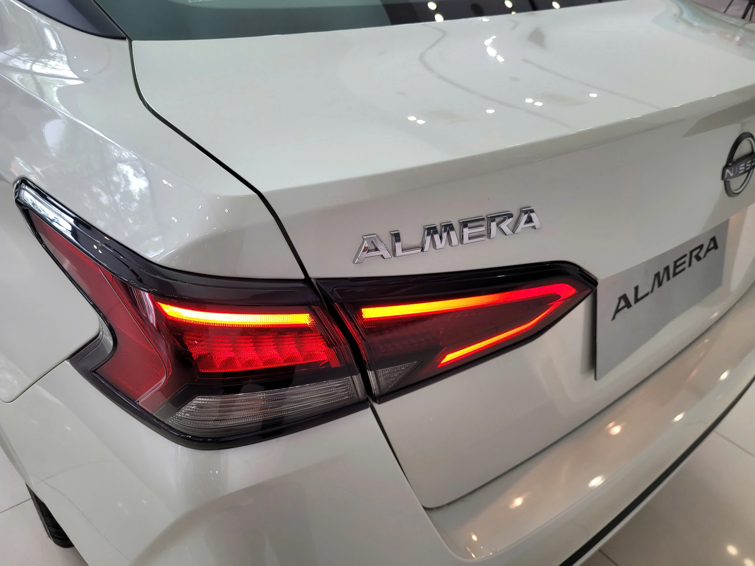 nissan-almera-el