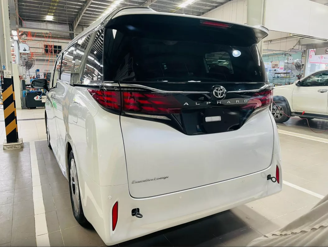 toyota-alphard-hev