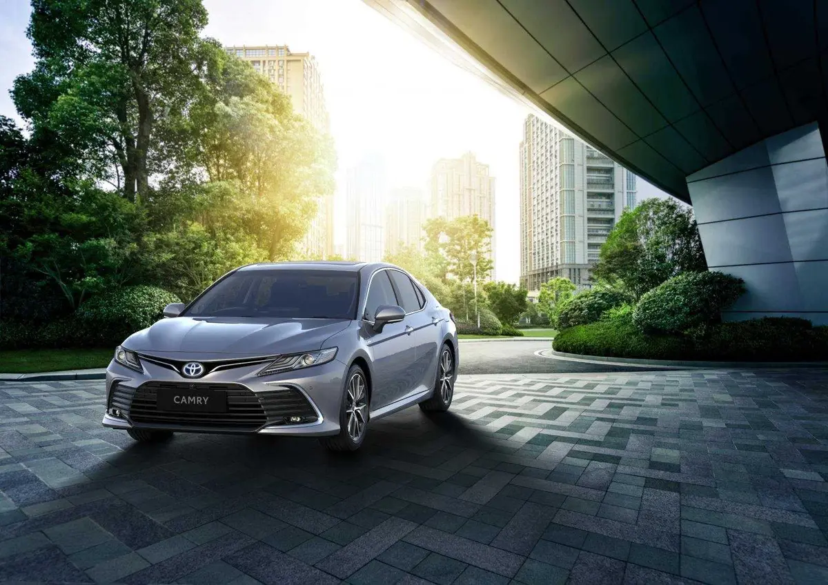 toyota-camry-2-5-hev