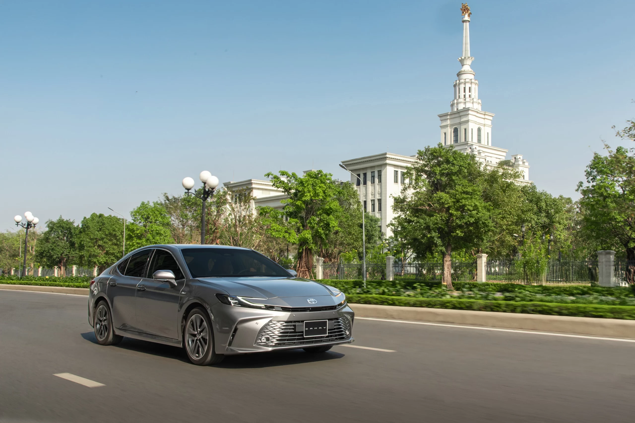 toyota-camry-2-5-hev