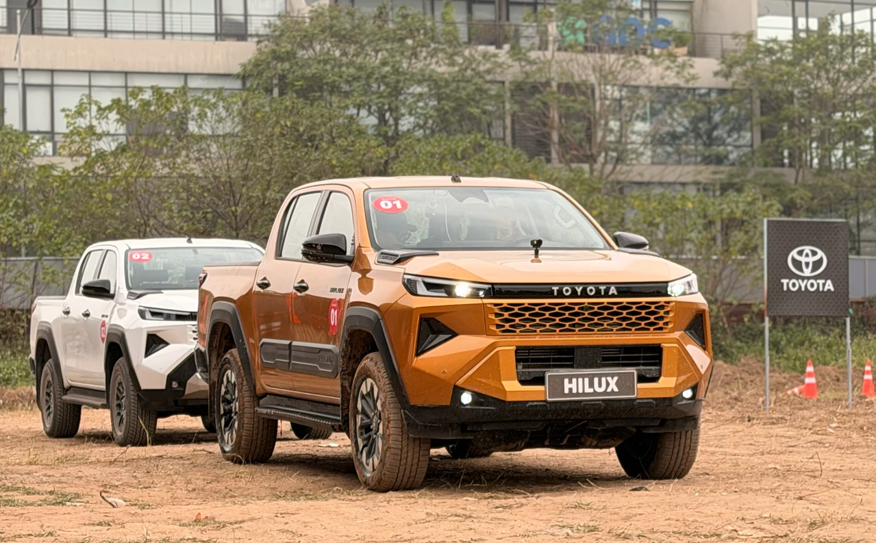 toyota-hilux-pro-2-8-4x2-at