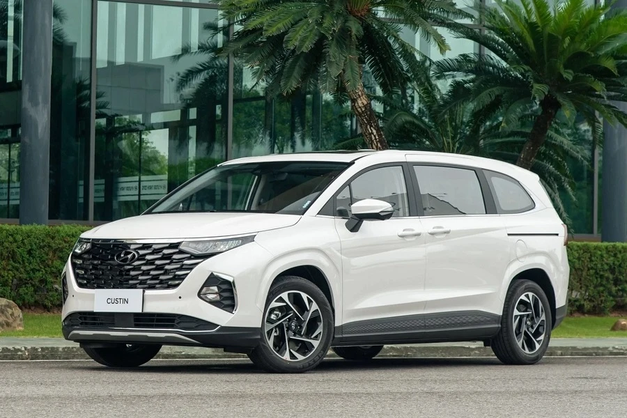 Hyundai Custin 2.0 Turbo Cao cấp