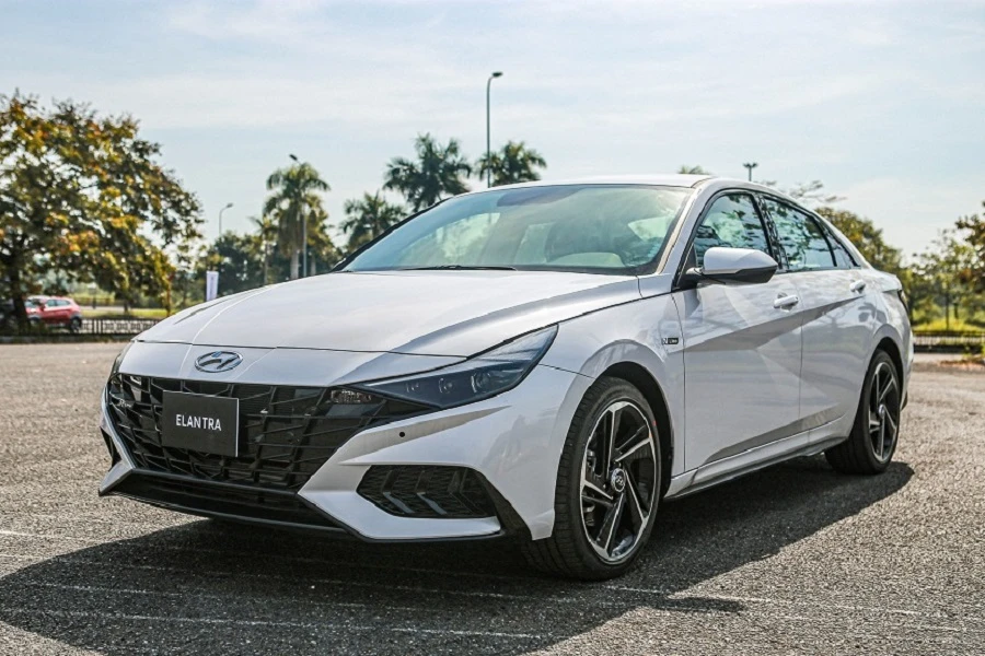 Hyundai Elantra 1.6 AT Đặc biệt