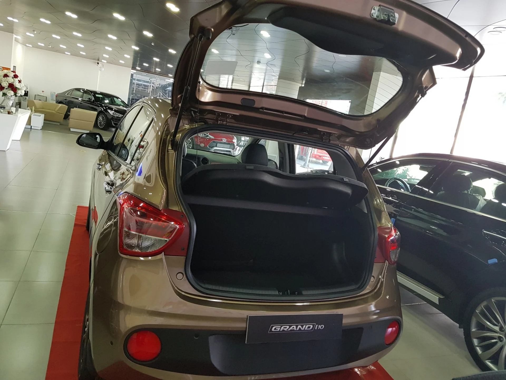 hyundai-grand-i10-hatchback-1-2-at-ban-du