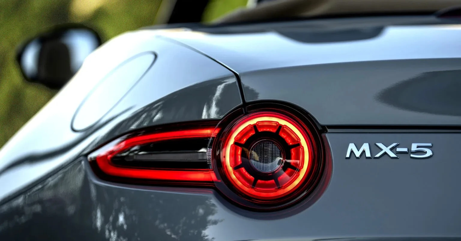 mazda-mx-5-rf-at-mui-cung-xep-dien
