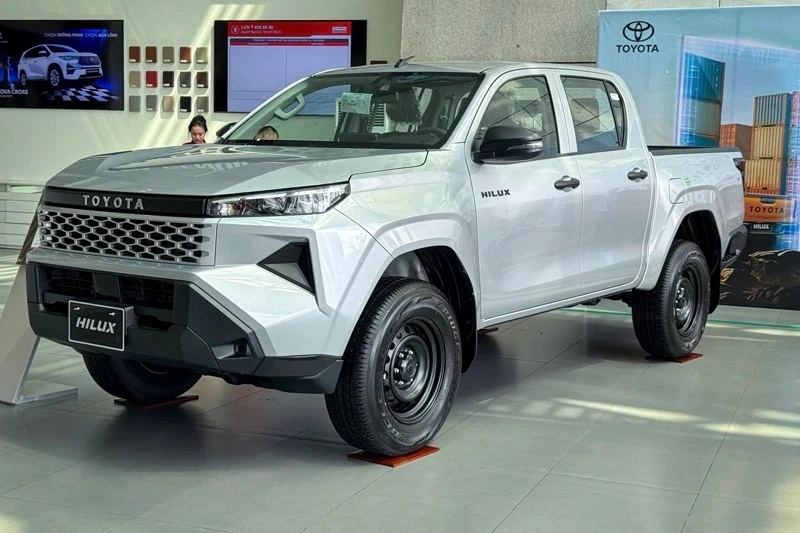 Toyota Hilux Standard 2.8 4×2 MT Toyota Hilux Standard 2.8 4×2 MT