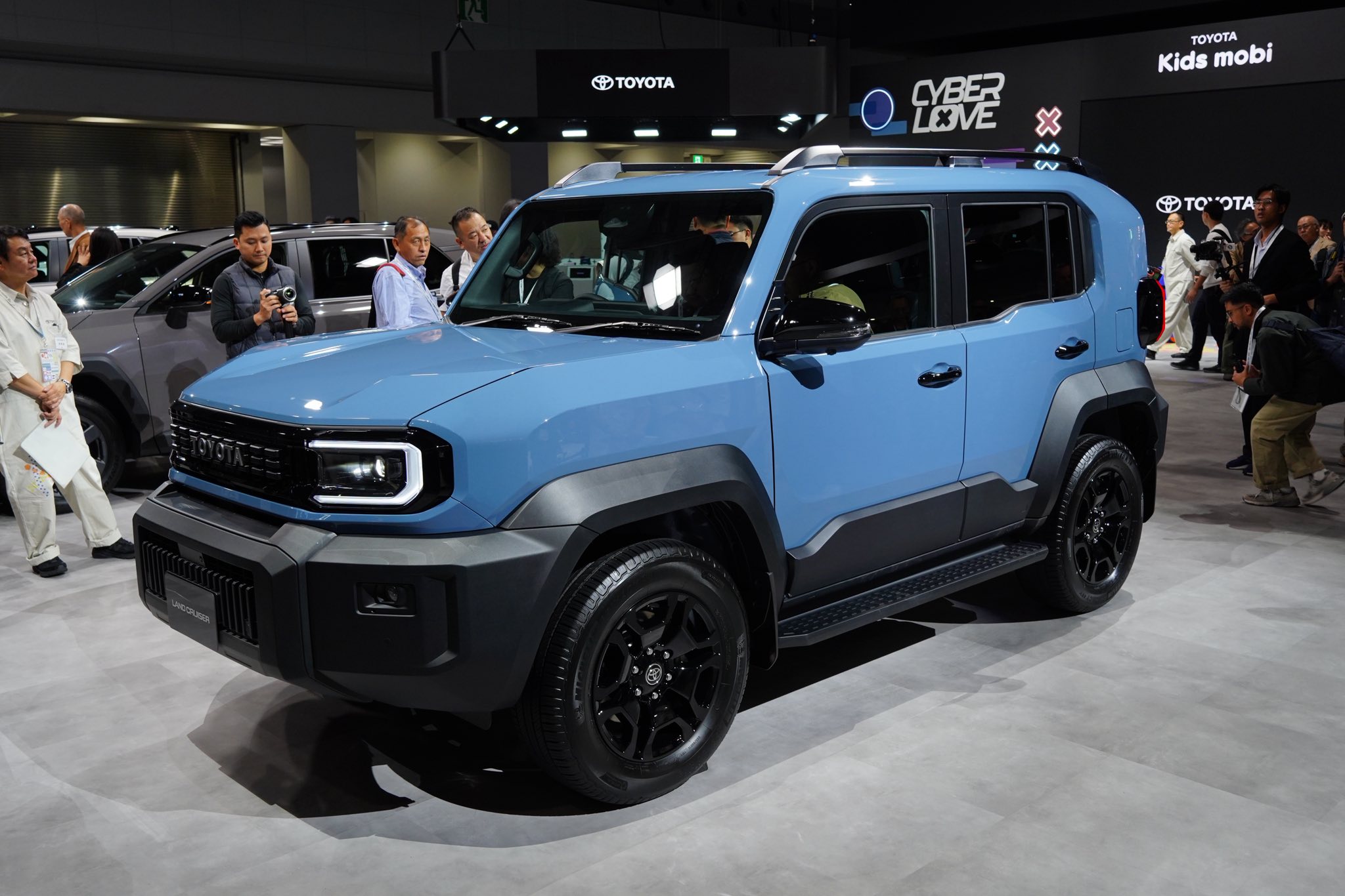 toyota-land-cruiser-fj