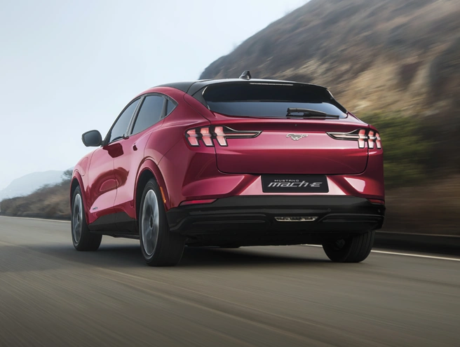 ford-mustang-mach-e-premium-awd